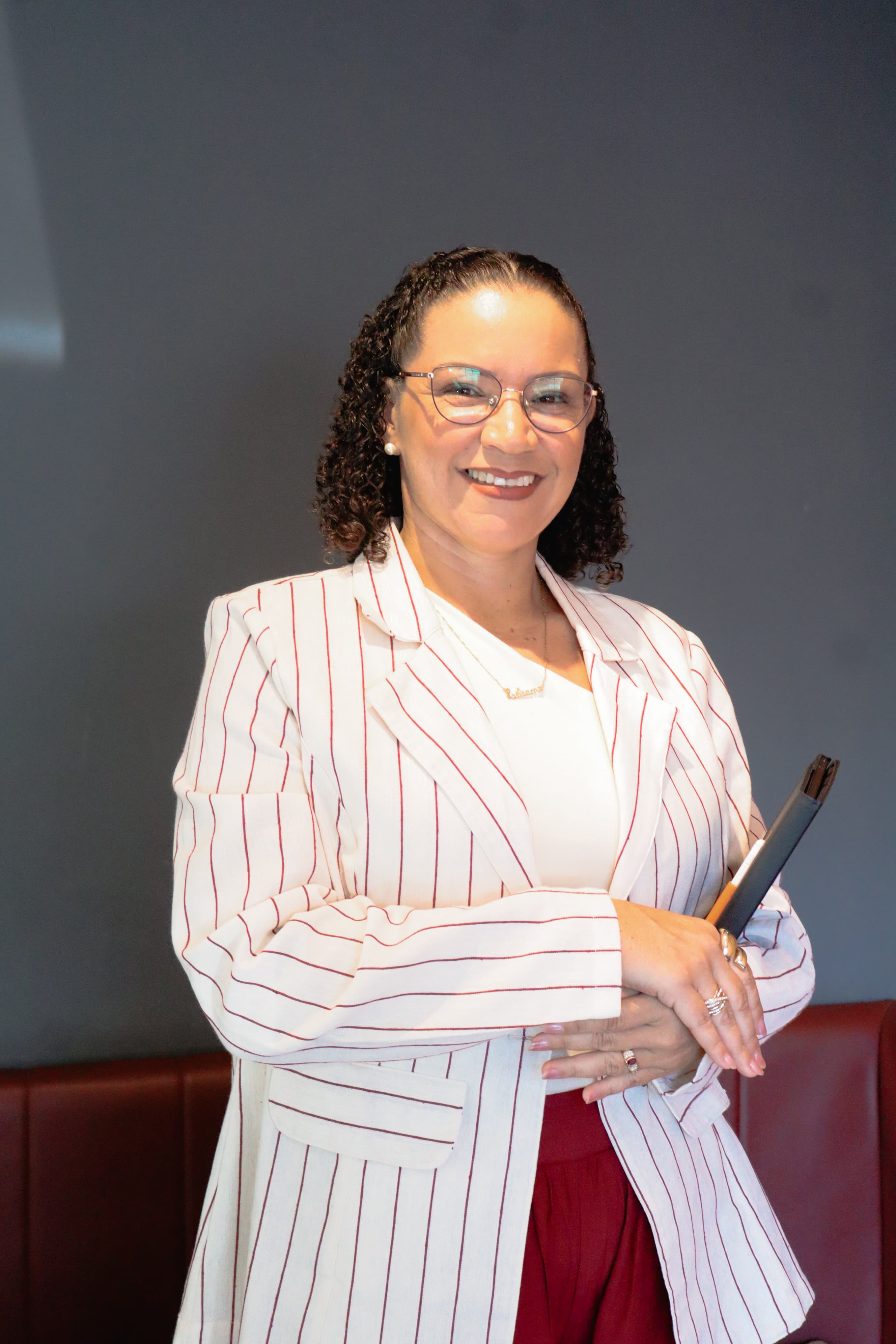 Dra. Liliane Lima em seu ambiente profissional