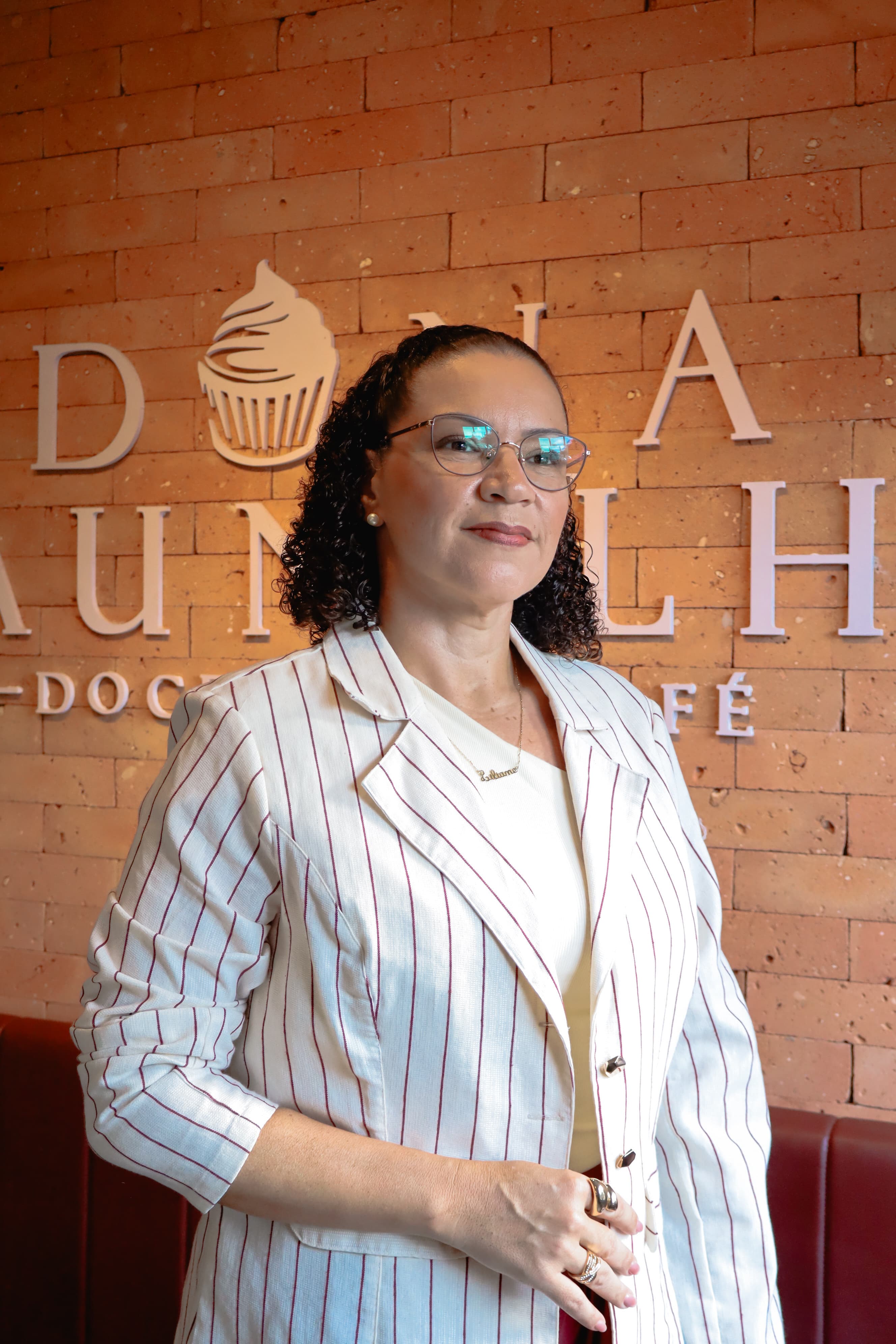 Dra. Liliane Lima em ambiente profissional